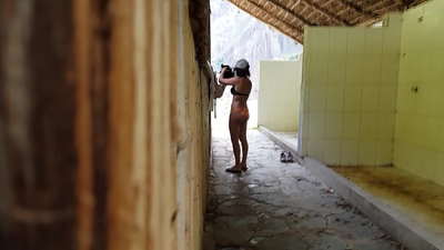 spiona fotilo sur hispana universitata kolego